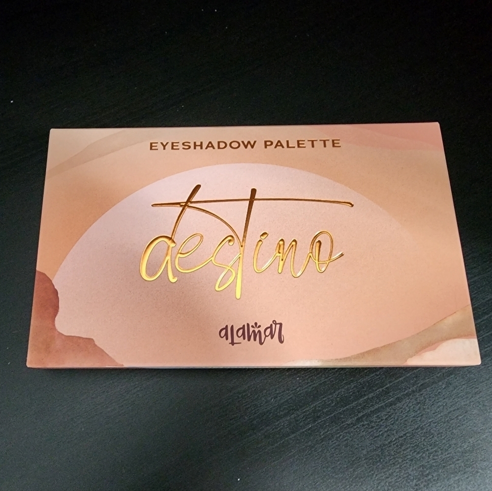 Alamar Cosmetics Destino Eyeshadow Palette